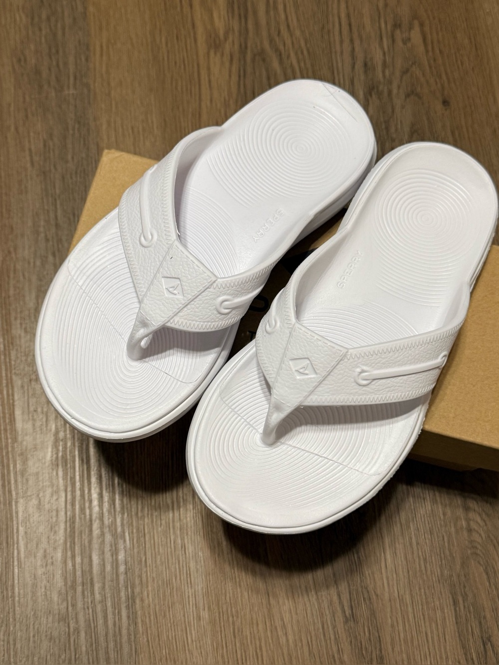 Women’s Sperry White Windward Thong Flip Flop Sandals Size 6 Euro 36
